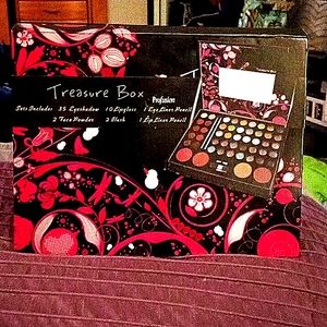 Treasure Box Makeup Set by Profusion